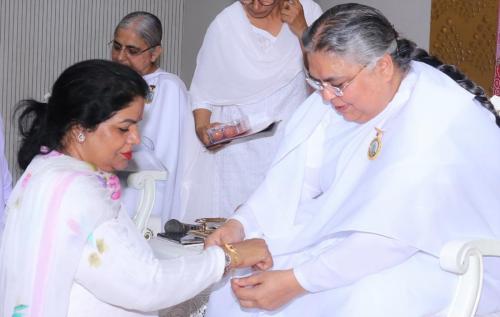 बहन उर्मिला गौतम म्युनिसिपल काउंसलर करोल बाग